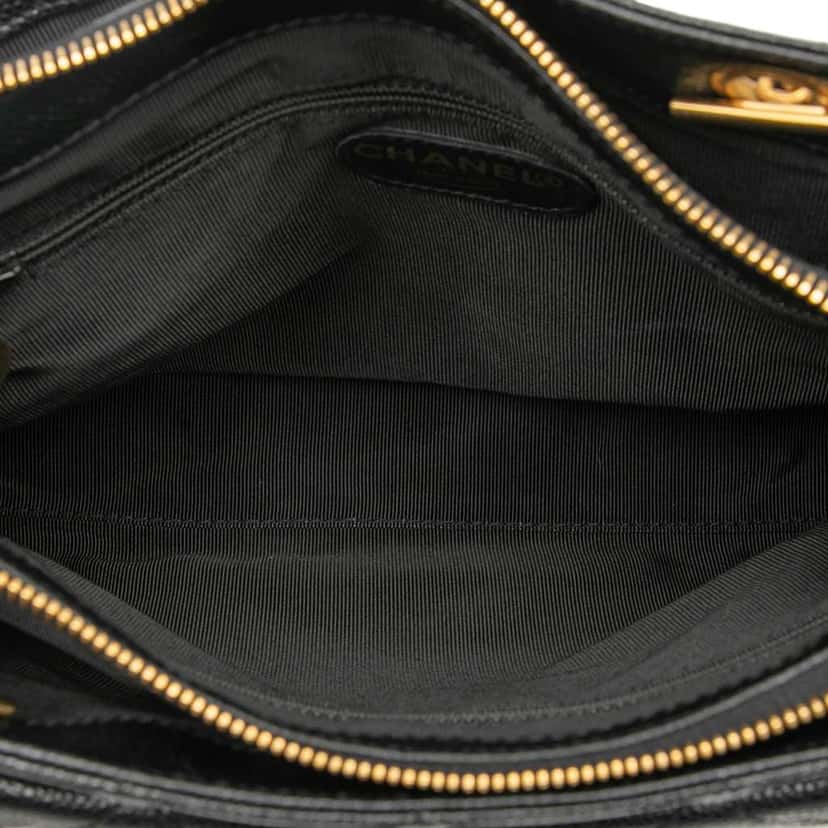 Chanel CC Caviar Front Pocket Shoulder Bag Black Leather Good condition - Model View