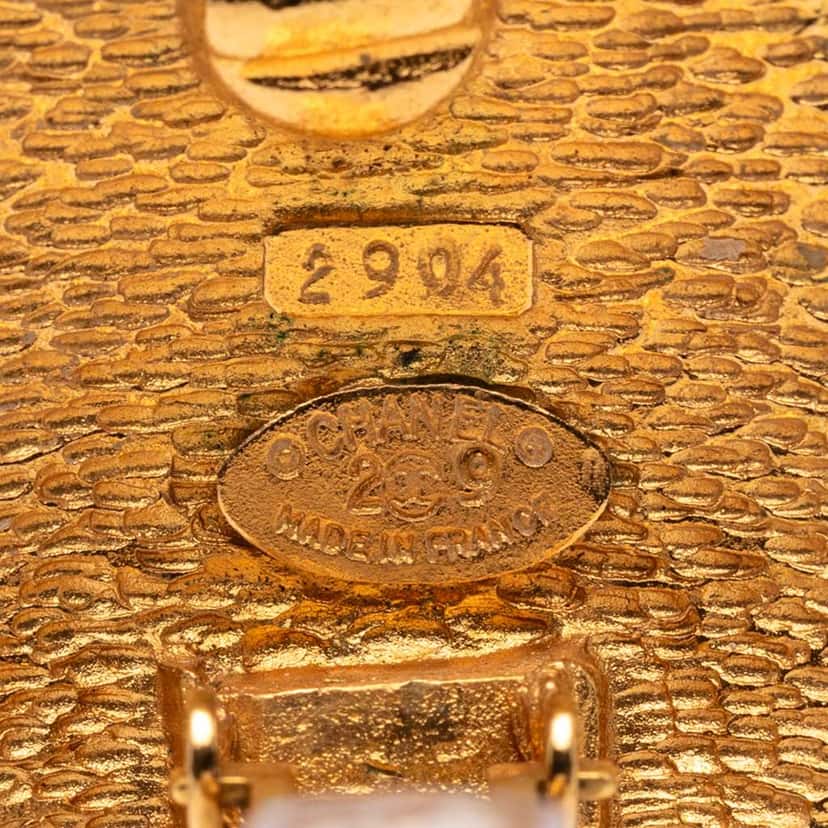 Chanel CC Gold Plated Oval Clip on Earrings Gold Metal Very good condition - Inside View