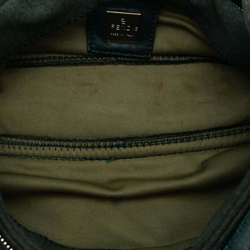 Fendi Wool Mamma Baguette Shoulder Bag Green Wool Good condition - Model View