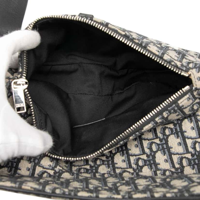 Dior Oblique Canvas Saddle Crossbody Blue Canvas Good condition - Model View
