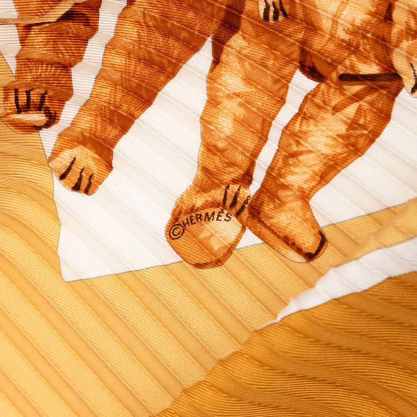 Hermès Confidents Des Coeurs Pleated Silk Scarf Brown Silk Very good condition - Inside View