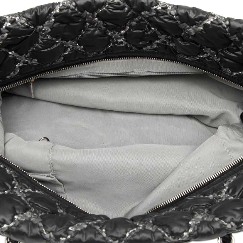 Chanel Paris Byzance Nylon Tweed On Stitch Tote Black Good condition - Model View