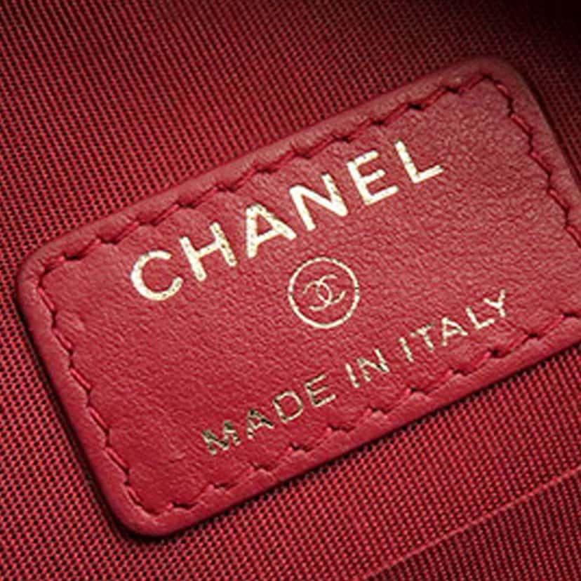 Chanel Quilted Lambskin 19 Round Clutch with Strap Black Leather Good condition - Model View