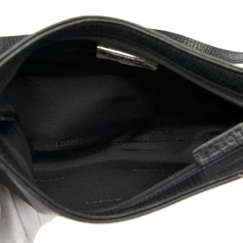 Loewe Leather Shoulder Bag Black Leather Good condition - Model View