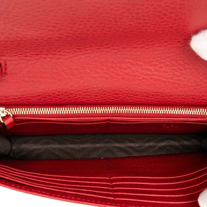 Gucci Leather Interlocking G Dollar Wallet on Chain Red Leather Very good condition - Model View