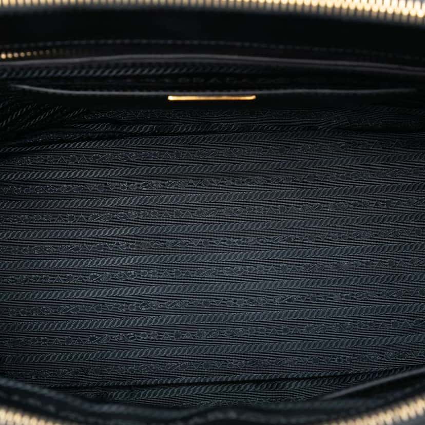 Prada Medium Saffiano Lux Galleria Double Zip Satchel Black Leather Good condition - Model View