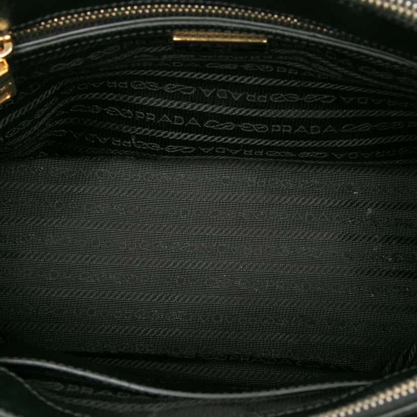 Prada Small Saffiano Lux Galleria Double Zip Satchel Black Leather Good condition - Model View
