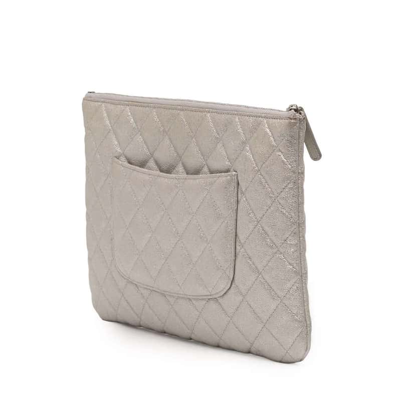 Chanel Medium Quilted Metallic Caviar O Case Clutch Silver Leather Good condition - Back View