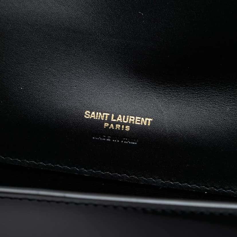 Saint Laurent Brushed Leather Trimmed Lambskin Cassandre Flap Pouch White Leather Good condition - Box View