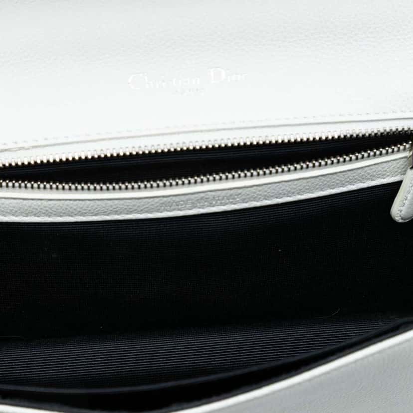Dior Small Grained Calfskin Diorama Flap White Leather Good condition - Model View