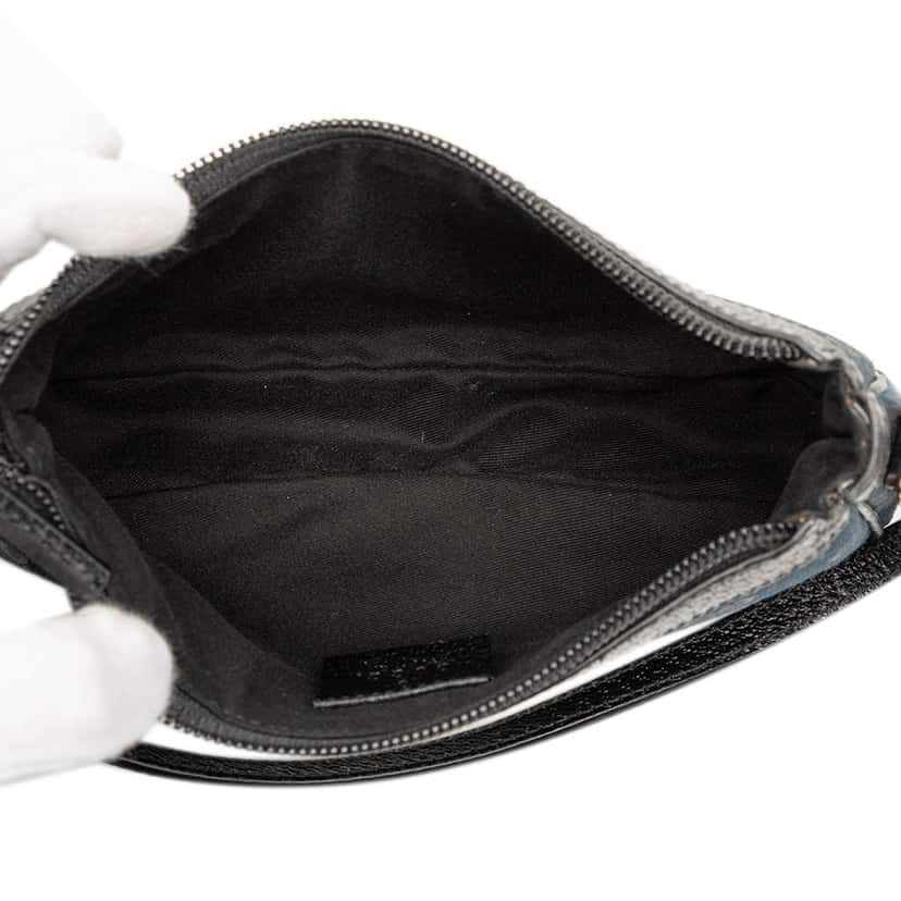 Gucci GG Canvas Shoulder Bag Black Canvas Good condition - Model View