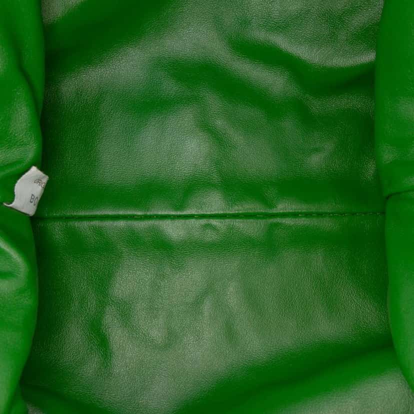 Bottega Veneta Boucle Raffia The Mini Pouch Crossbody Green Good condition - Model View