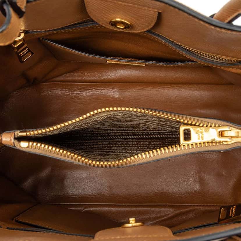 Prada Saffiano Cuir Dome Bag Brown Leather Good condition - Model View