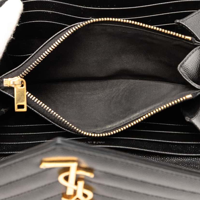 Saint Laurent Grain De Poudre Matelasse Chevron Monogram Flap Wallet Black Leather Good condition - Model View