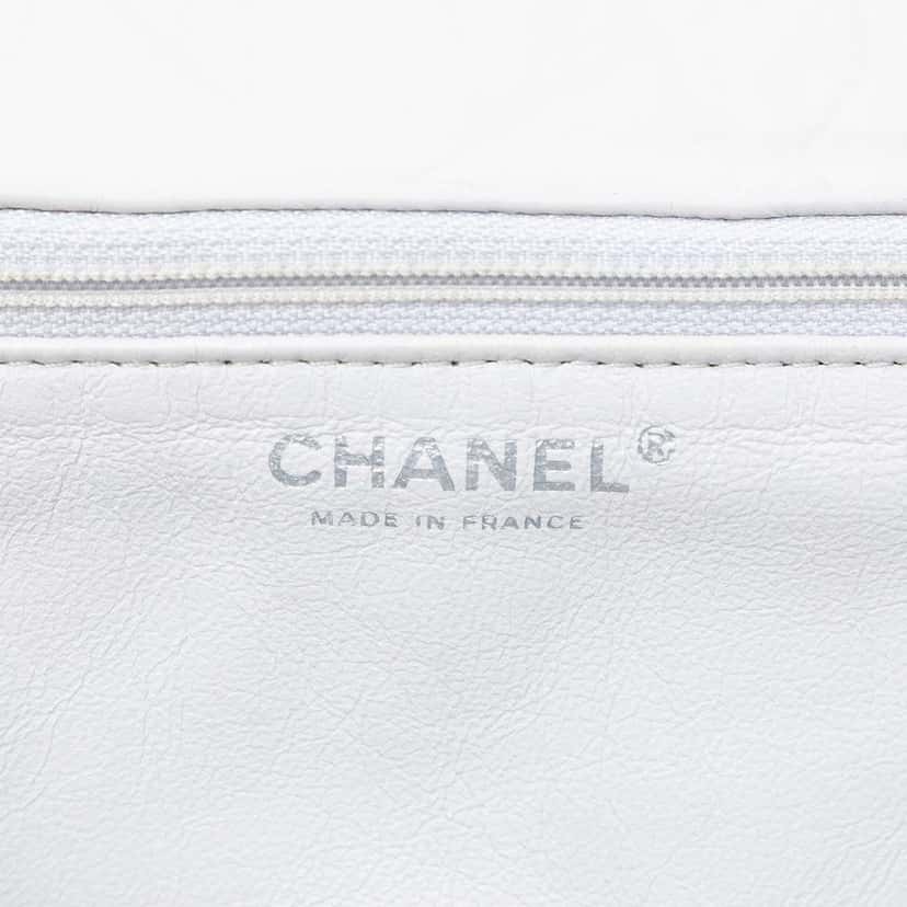 Chanel Maxi Quilted Aged Calfskin Reissue 2.55 Single Flap White Leather Good condition - Box View