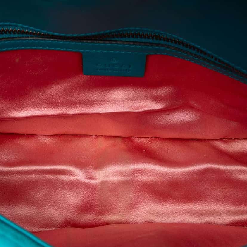 Gucci Medium GG Marmont Matelasse Velvet Shoulder Bag Blue Velvet Good condition - Model View