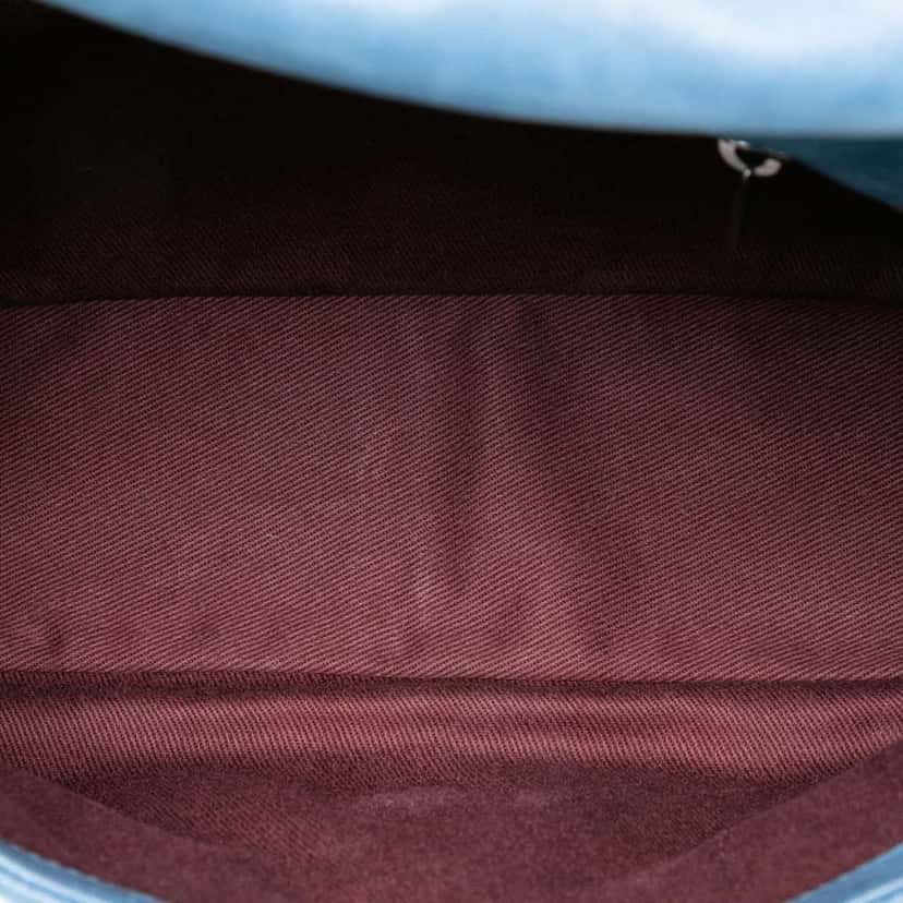 Chanel Medium Iridescent Calfskin In The Mix Flap Blue Leather Good condition - Model View