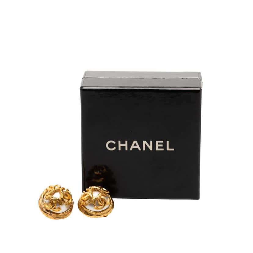 Chanel Gold Plated Triple CC Faux Pearl Clip on Earrings Gold Metal Good condition - Model View