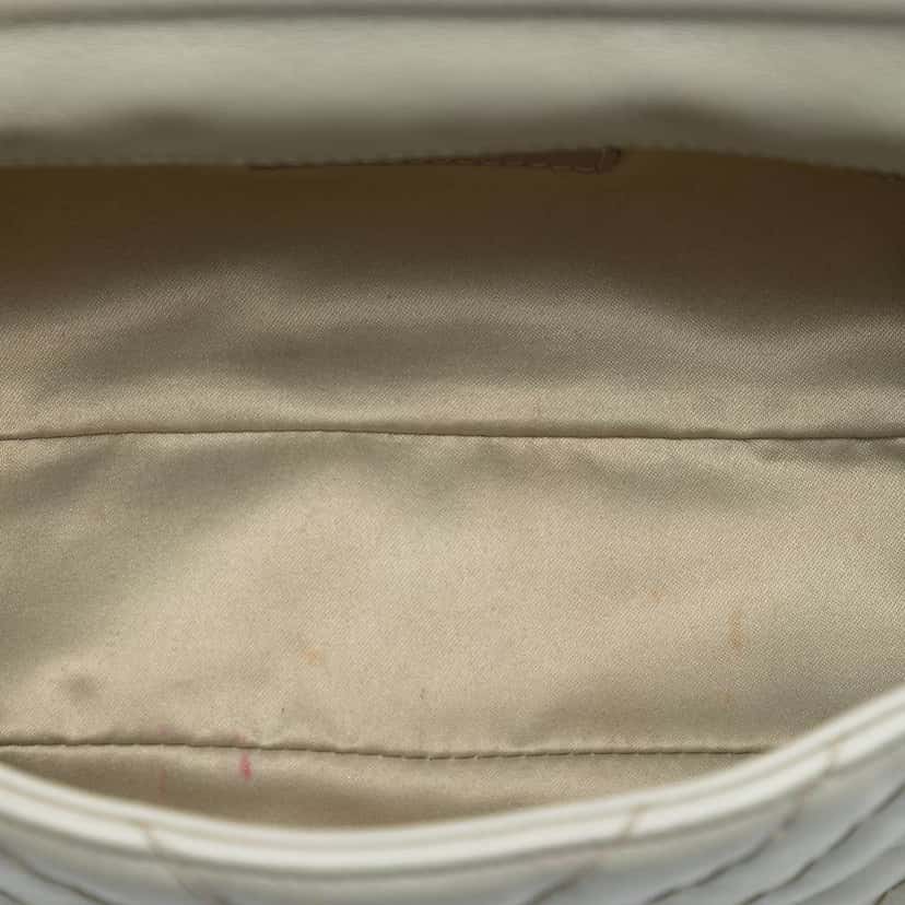 Chanel Medium Double Stitch Chevron Lambskin Single Flap Green Leather Good condition - Model View