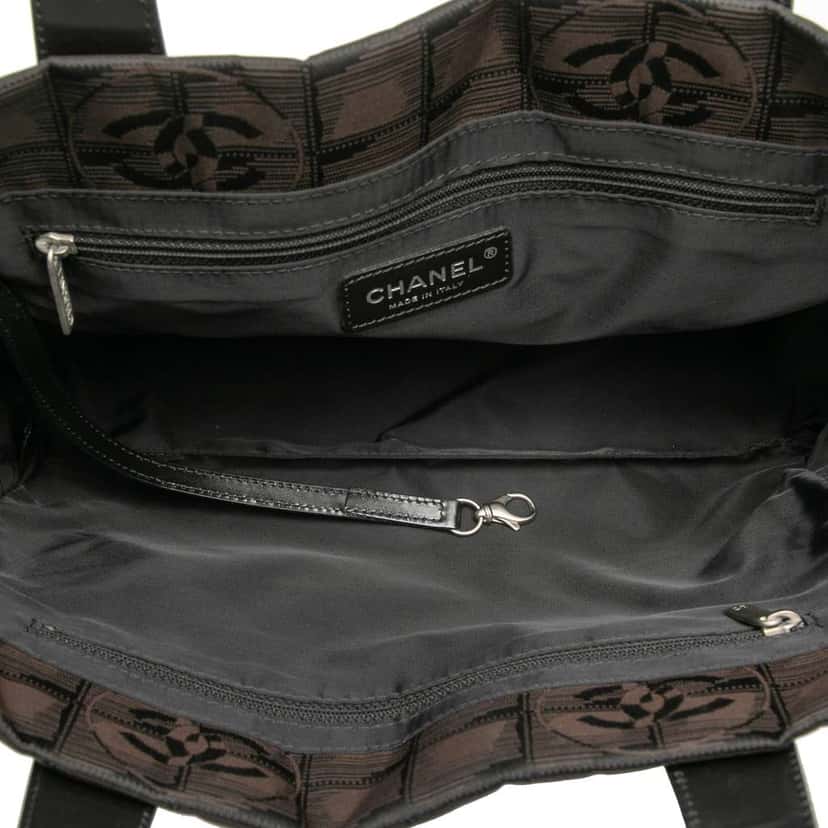 Chanel New Travel Line Nylon Tote Brown Very good condition - Model View