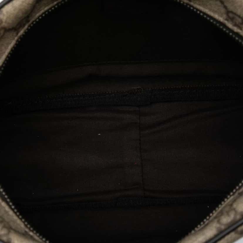 Gucci GG Supreme Clutch Brown Canvas Good condition - Model View