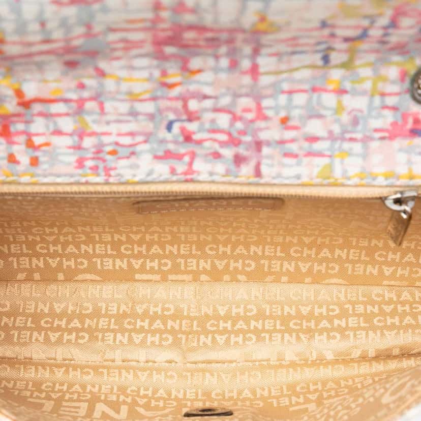 Chanel Small Printed Canvas Watercolor Clover Flap Pink Canvas Very good condition - Model View