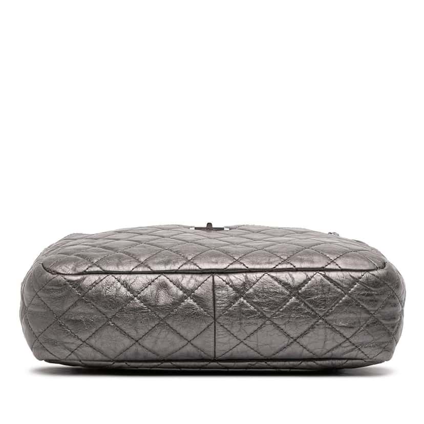 Chanel Large Metallic Quilted Aged Calfskin Reissue Camera Bag Grey Leather Good condition - Inside View