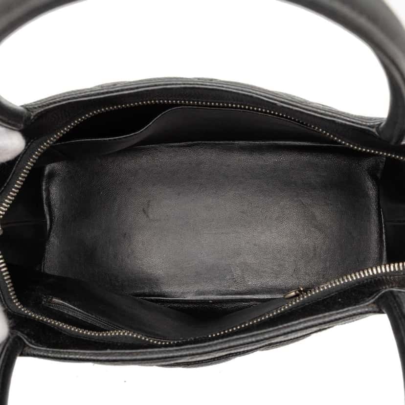 Chanel Caviar Medallion Tote Black Leather Fair condition - Model View