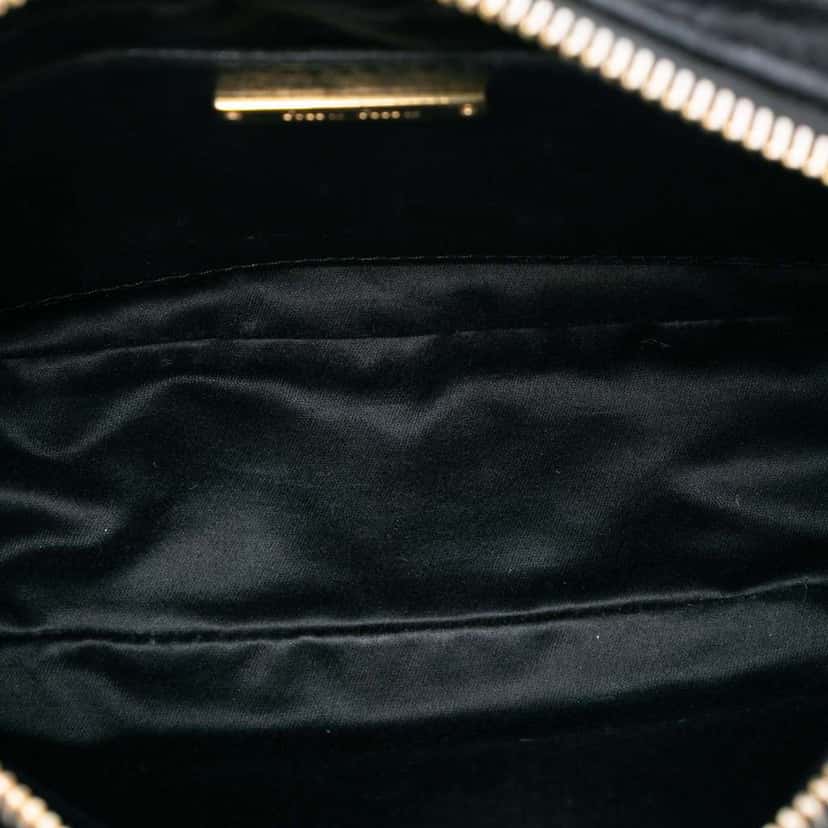 Miu Miu Matelasse Velvet Camera Crossbody Black Velvet Good condition - Model View