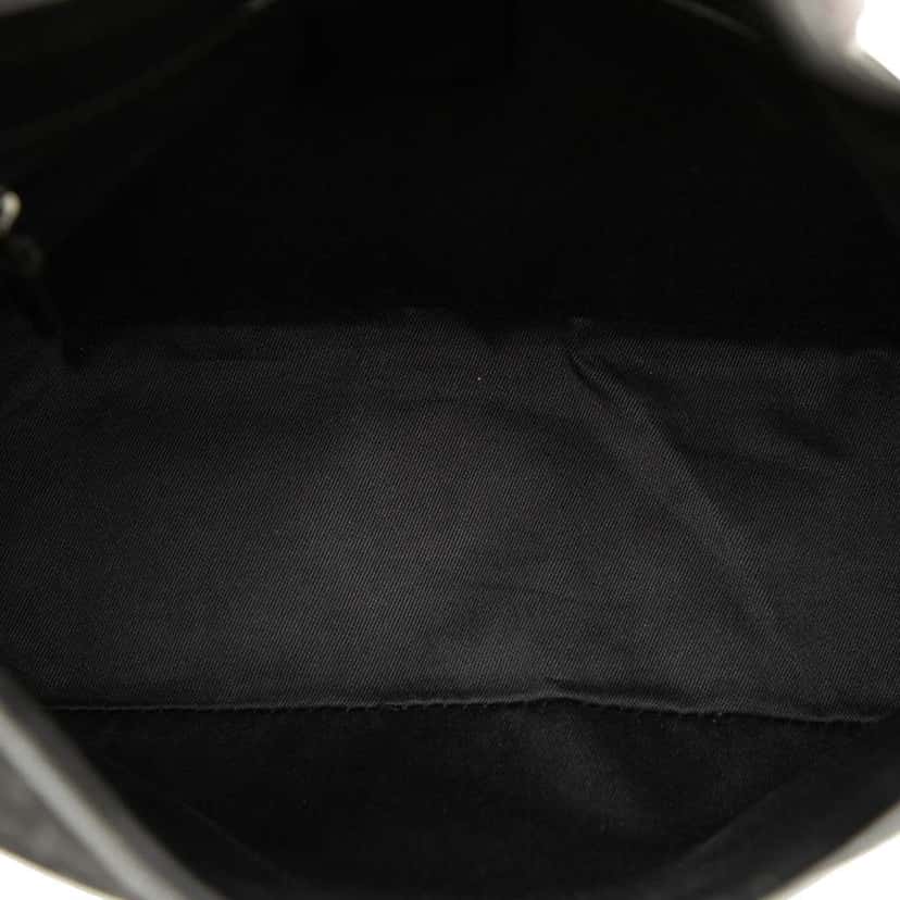 Gucci GG Canvas Shoulder Bag Black Canvas Good condition - Model View