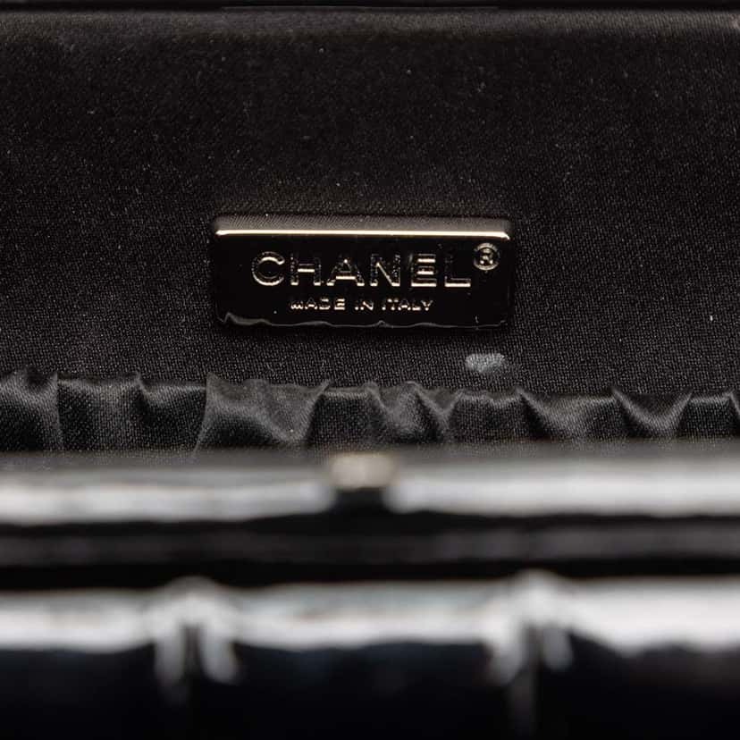 Chanel CC Chocolate Bar Patent Frame Clutch Black Leather Good condition - Box View