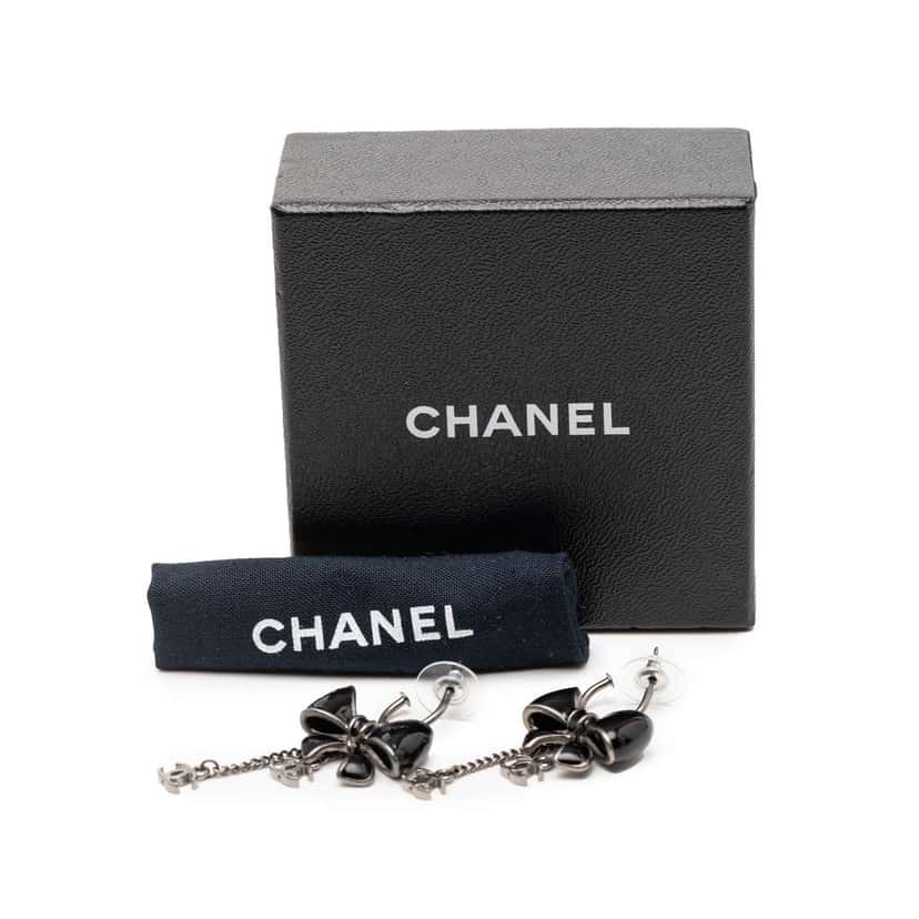 Chanel Enamel CC Bow Ribbon Fishhook Wires Earrings Black Good condition - Model View