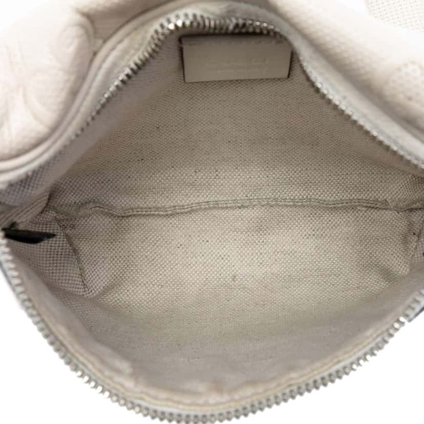 Gucci GG Embossed Perforated Leather Belt Bag White Leather Very good condition - Model View