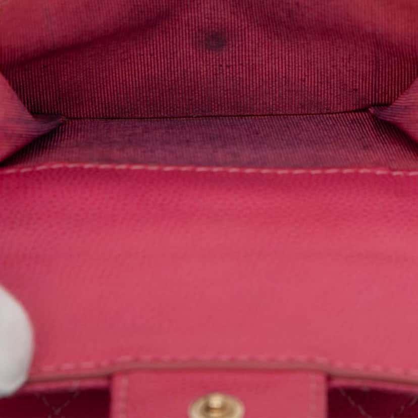 Chanel CC Quilted Caviar Compact Flap Wallet Pink Leather Very good condition - Model View