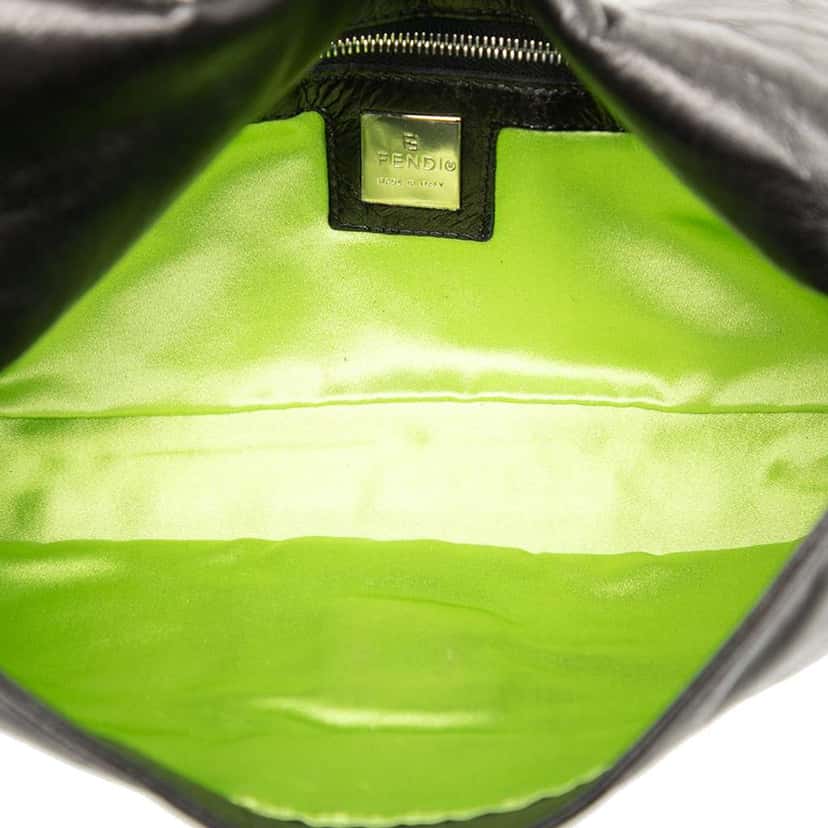 Fendi Leather Baguette Black Leather Good condition - Model View