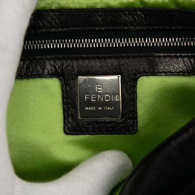 Fendi Leather Baguette Black Leather Good condition - Box View