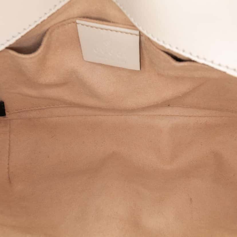 Gucci Small GG Marmont Matelasse Leather Shoulder Bag White Leather Good condition - Model View