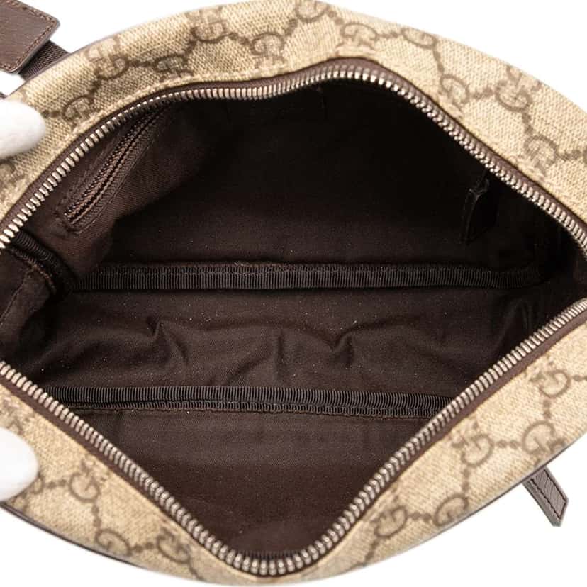 Gucci GG Supreme Crossbody Brown Canvas Good condition - Model View