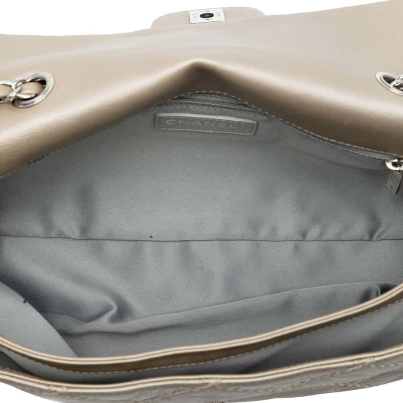 Chanel Jumbo Quilted Calfskin Ultra Stitch Flap Brown Leather Good condition - Model View