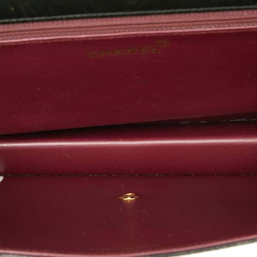 Chanel Medium CC Quilted Lambskin Single Flap Black Leather Good condition - Model View