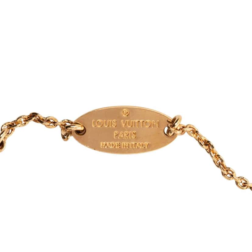 Louis Vuitton Gold Plated LV and Me Letter R Pendant Necklace Gold Metal Good condition - Model View
