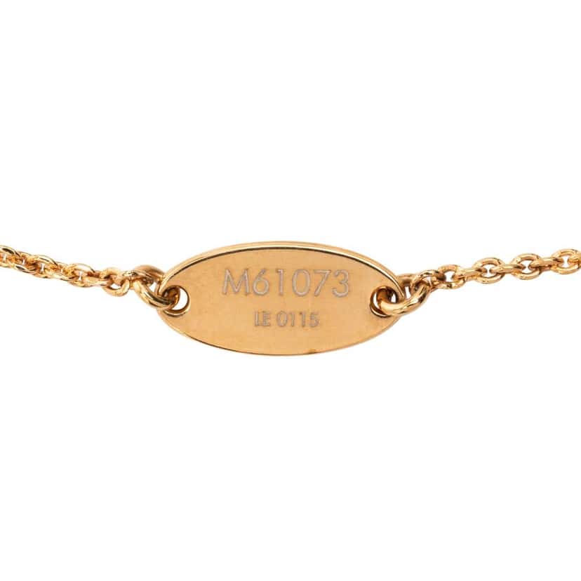 Louis Vuitton Gold Plated LV and Me Letter R Pendant Necklace Gold Metal Good condition - Box View