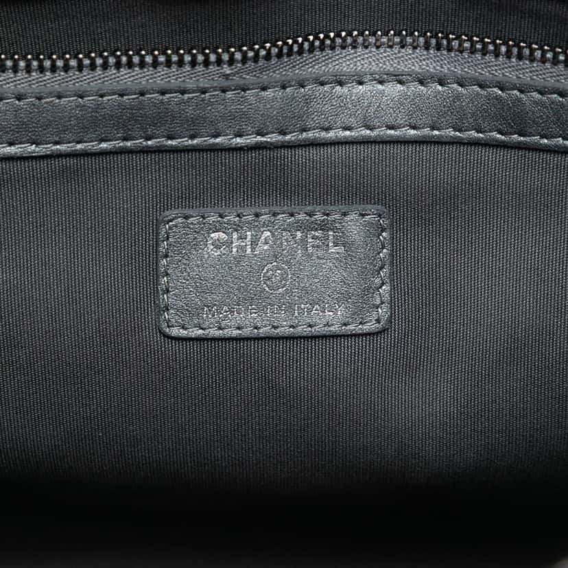 Chanel Large Quilted Metallic Lambskin O Case Clutch Silver Leather Good condition - Box View