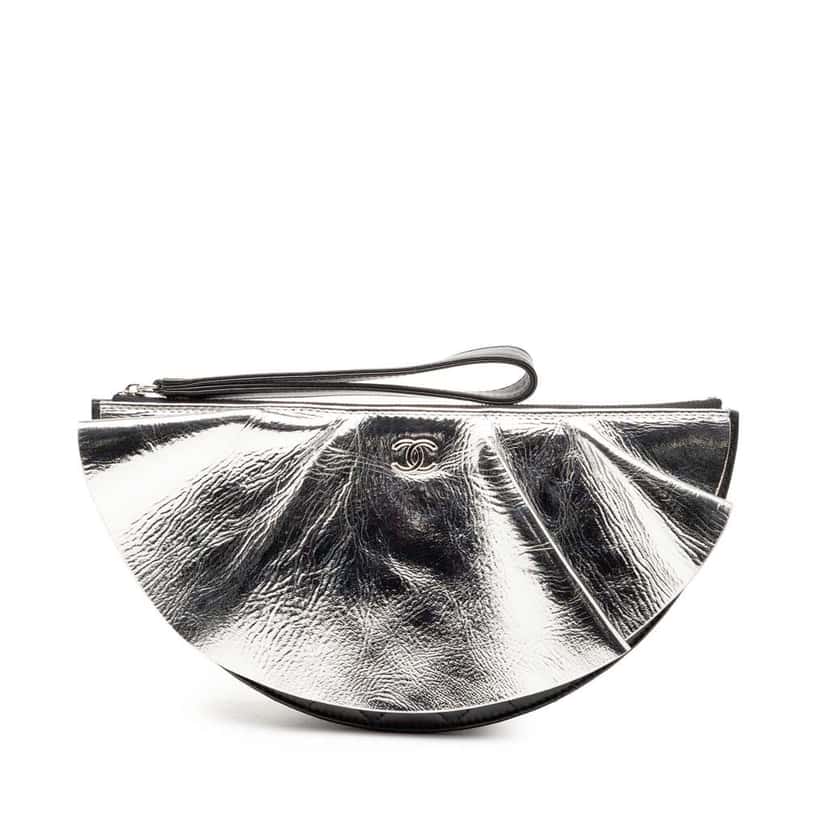 Chanel Quilted Metallic Lambskin Wave Clutch Silver Leather Good condition - Front View