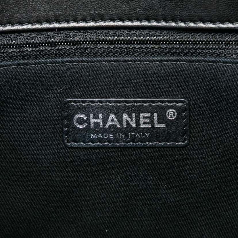 Chanel Quilted Patent Reissue 2.55 Tote Black Leather Good condition - Box View