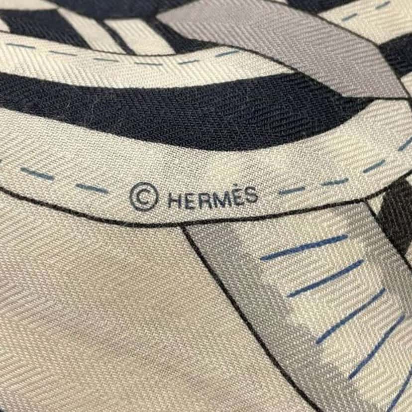 Hermès La Selle Imaginaire Cashmere Silk Shawl 140 White Wool Good condition - Back View