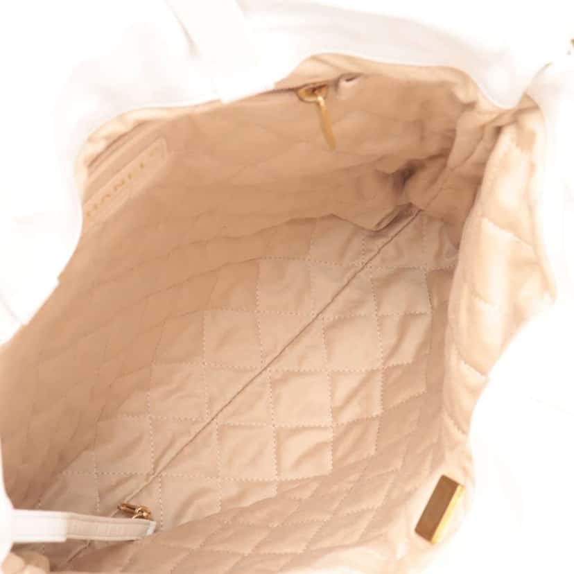 Chanel Shiny Calfskin Chanel 22 Drawstring Backpack White Leather Good condition - Inside View