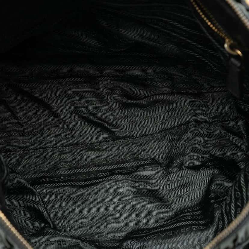 Prada Tessuto Gaufre Tote Green Good condition - Model View