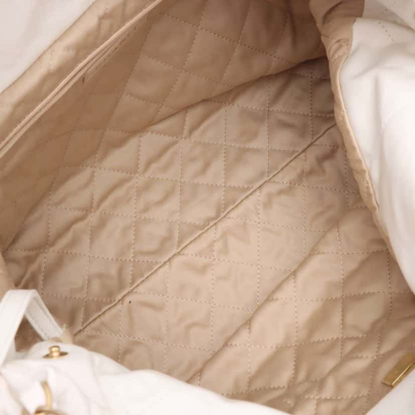 Chanel Large Shiny Calfskin 22 Hobo White Leather Good condition - Inside View