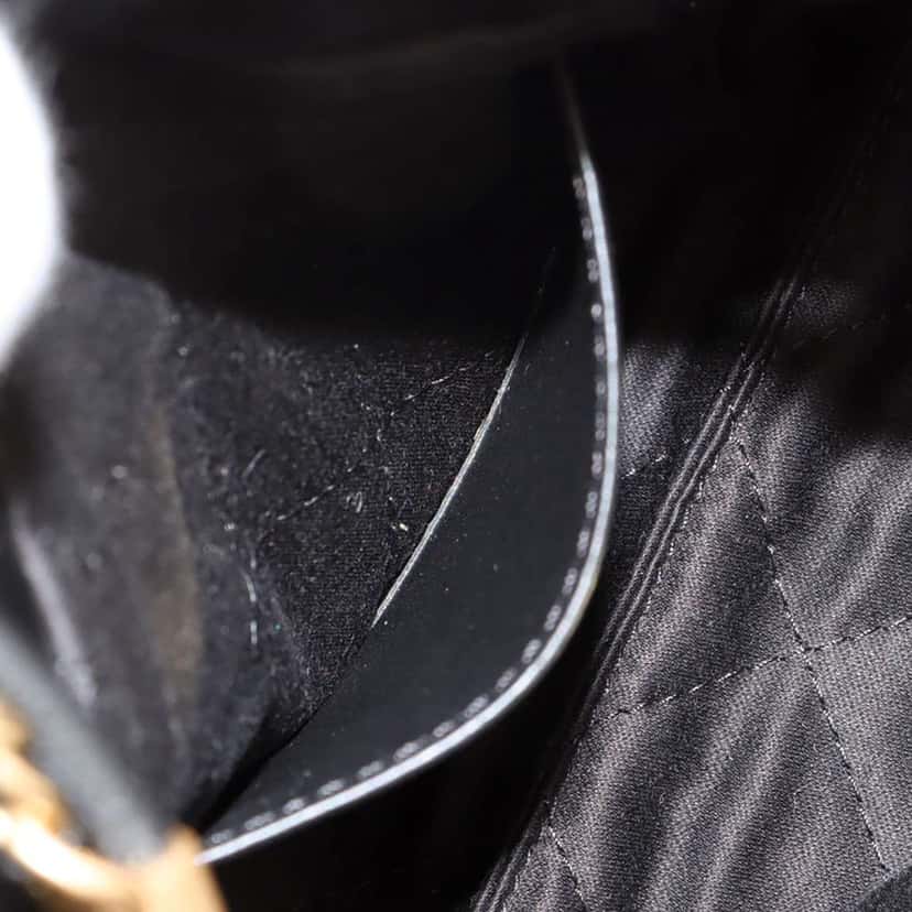 Chanel Mini Shiny Calfskin 22 Handbag Black Leather Good condition - Model View